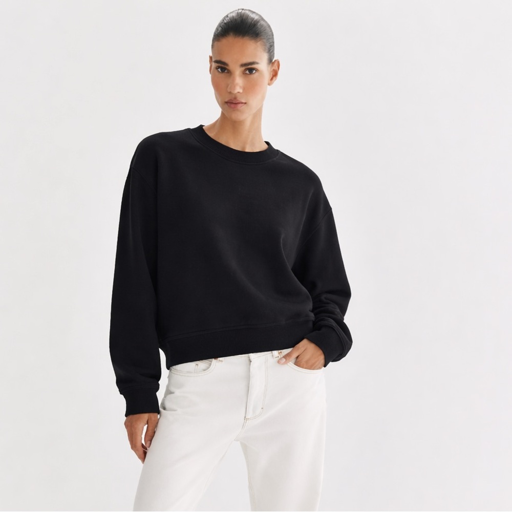 Black Classic Crewneck Sweatshirt